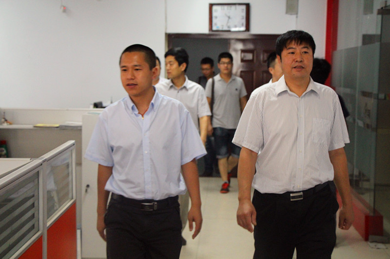 新鄉(xiāng)市紀委監(jiān)察局領導蒞臨青峰網(wǎng)絡指導工作