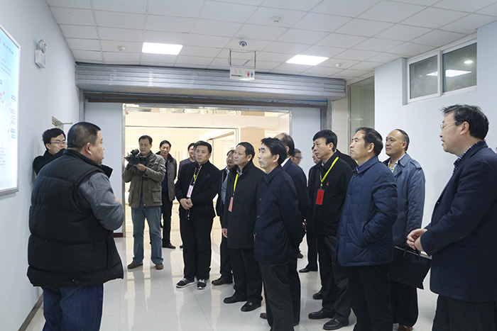 熱烈歡迎河南省全國(guó)人大代表參觀(guān)團(tuán)蒞臨河南青峰參觀(guān)指導(dǎo)